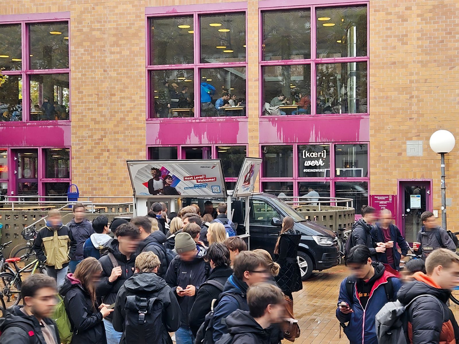 Promotionaktionen auf dem Campus sind wichtig zur direkten Ansprache der Zielgruppe der Studierenden