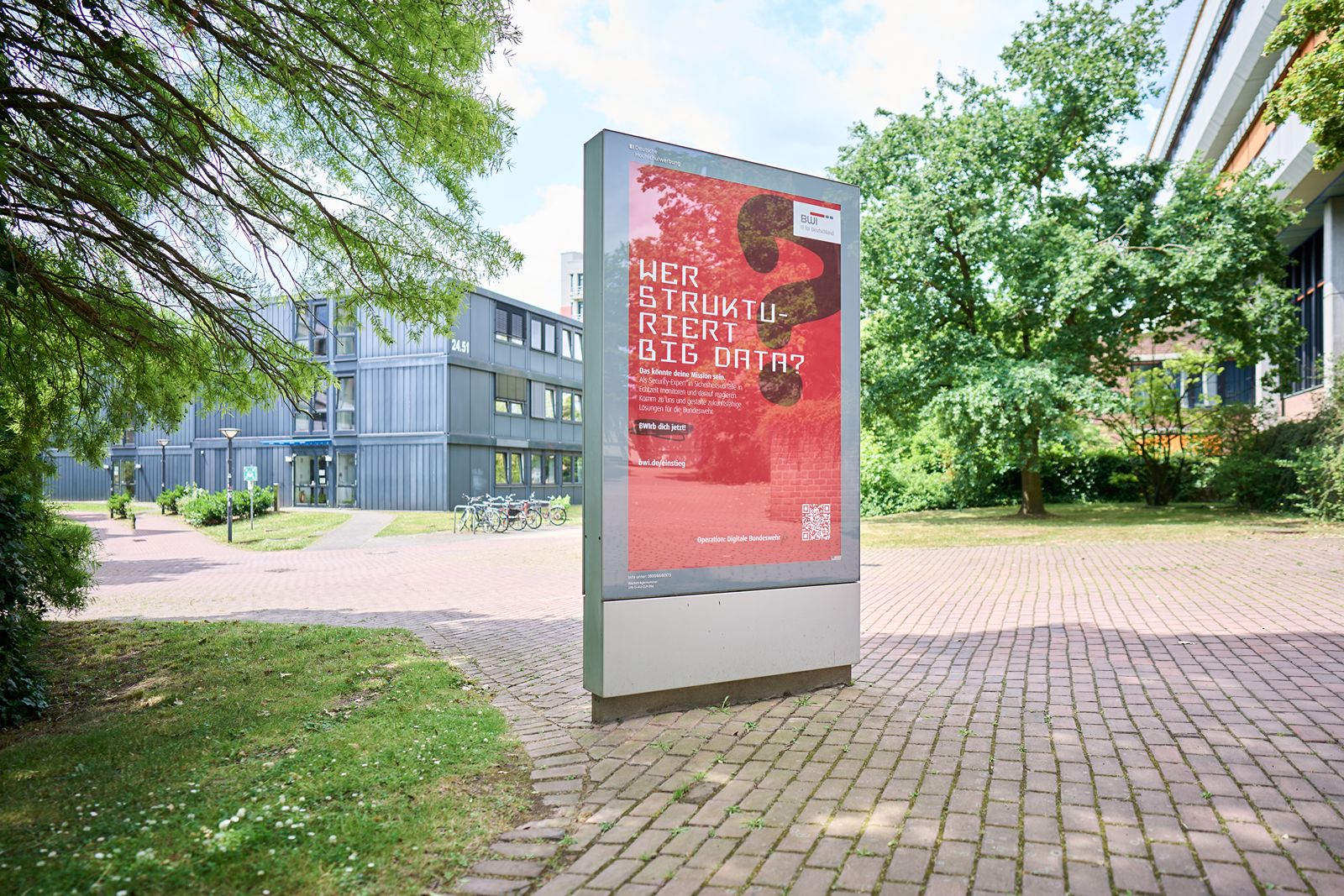 City-Light-Poster (CLP) right in the middle of the campus