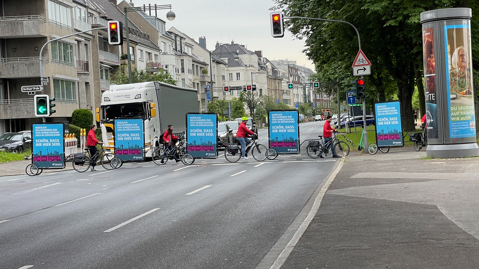 Bicycle advertising attracts a lot of attention even in the densest road traffic
