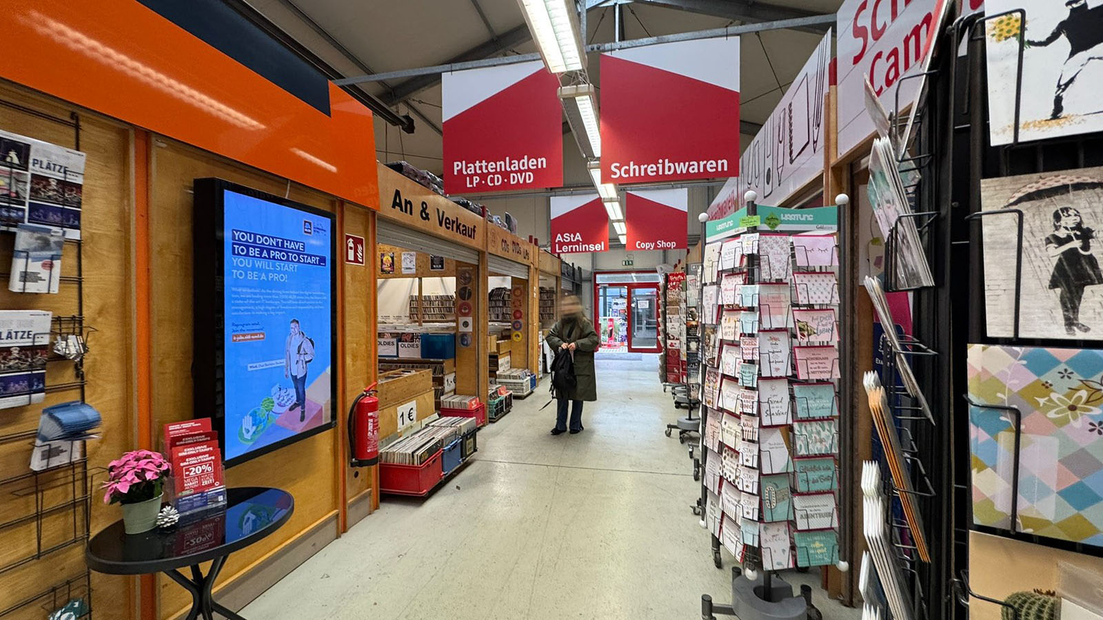 DOOH Campus Screen in the Campus Center at RUB Bochum