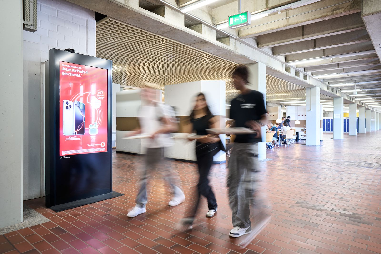 DOOH screen in a heavily frequented cafeteria: Full-HD spots in a 5&ndash;6-minute loop with news, infotainment and advertising