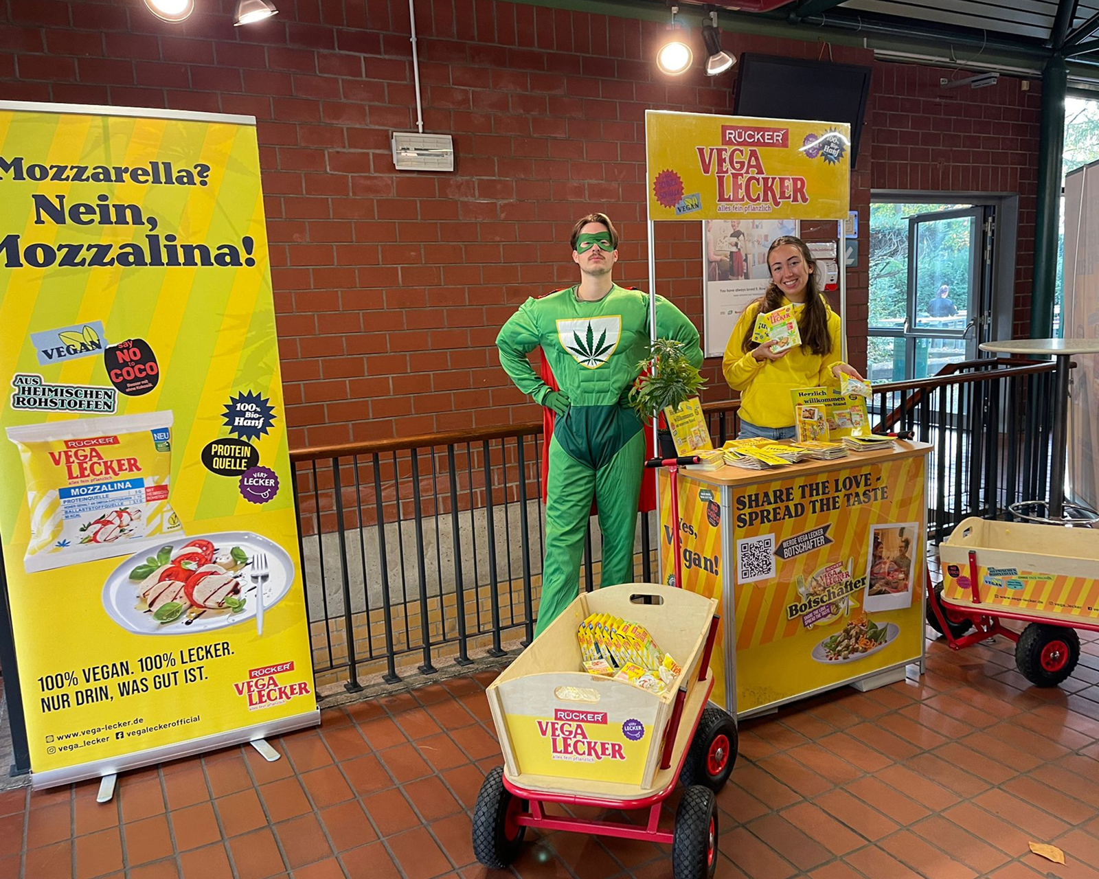 Promotions auf dem Campus mit einem Promotionstand an der Uni Bremen