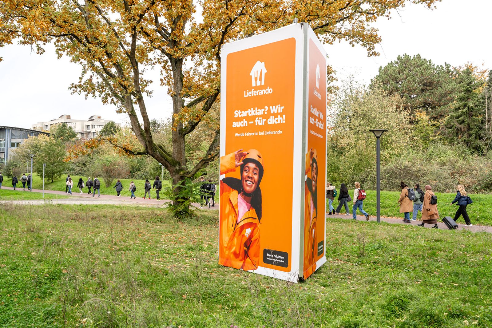 The Mediatower has three visible advertising surfaces, each measuring 2 x 4 m.