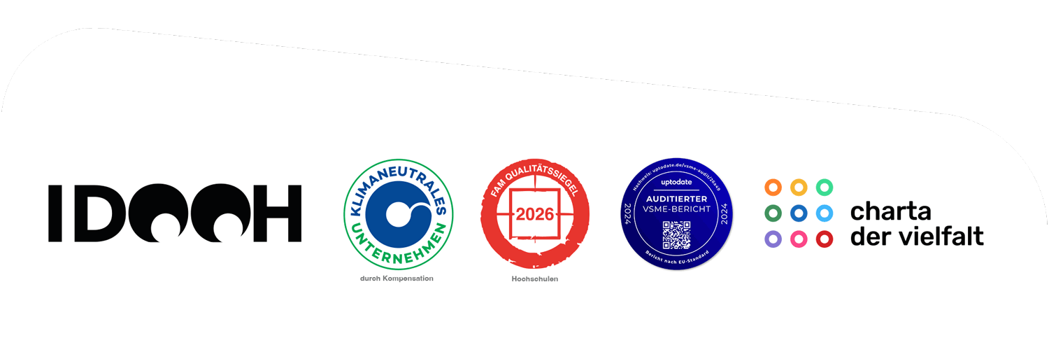 Footerzeile mit den relevanten Siegeln und Logos von Mitgliedschaften der Deutsche Hochschulwerbung 