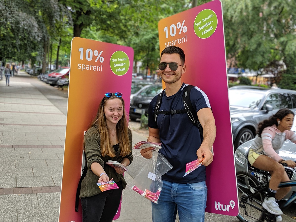 Mit Walking Acts werden WM 2026 Werbeaktionen maximal mobil