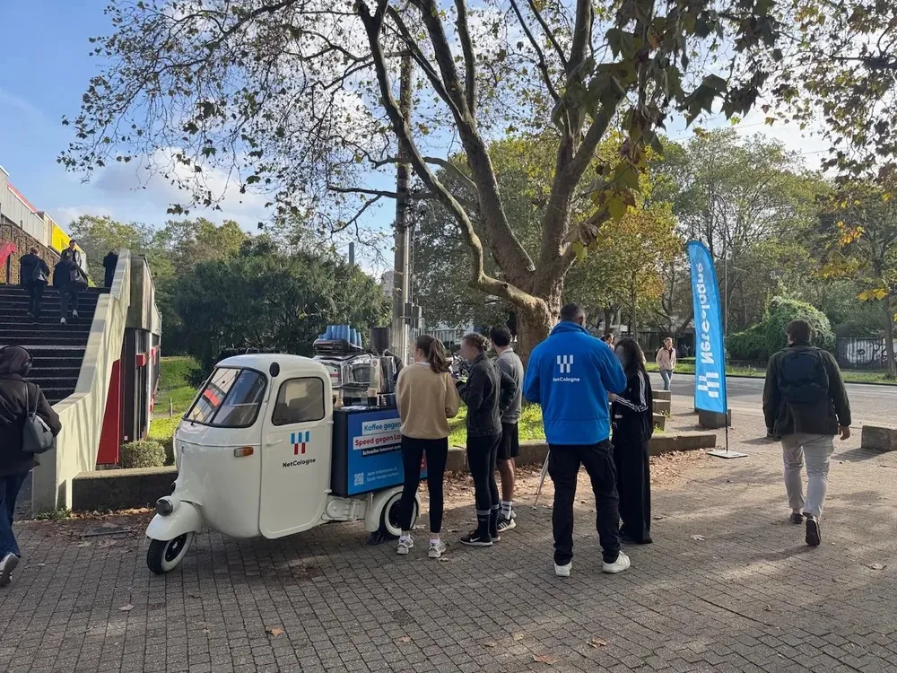 NetCologne-Promotion am Kaffeewagen an der Uni Köln