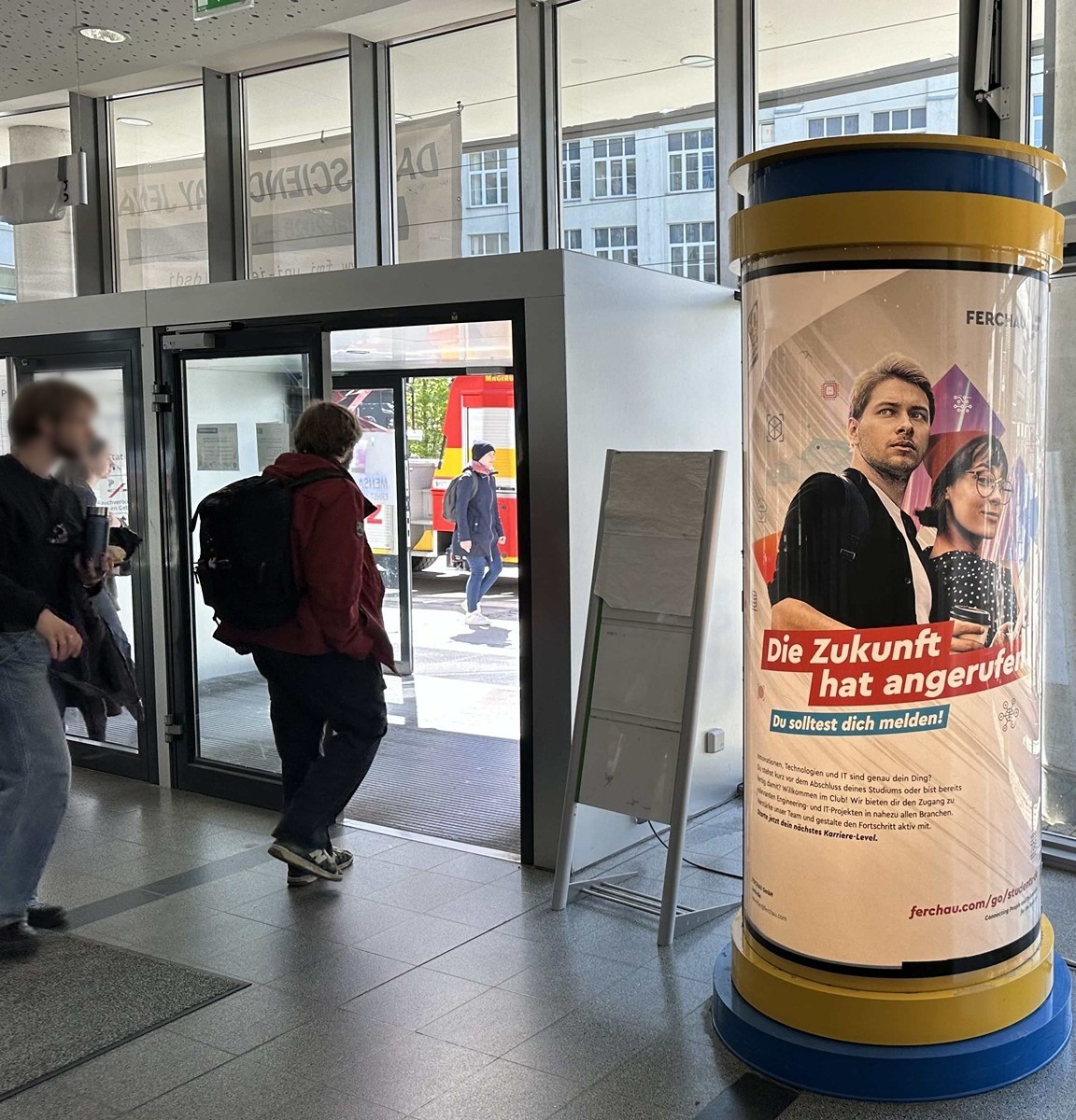 Die Litfasss&auml;ule ist eine sehr beliebte Variante im Format des CLPs (City-Light-Poster) 