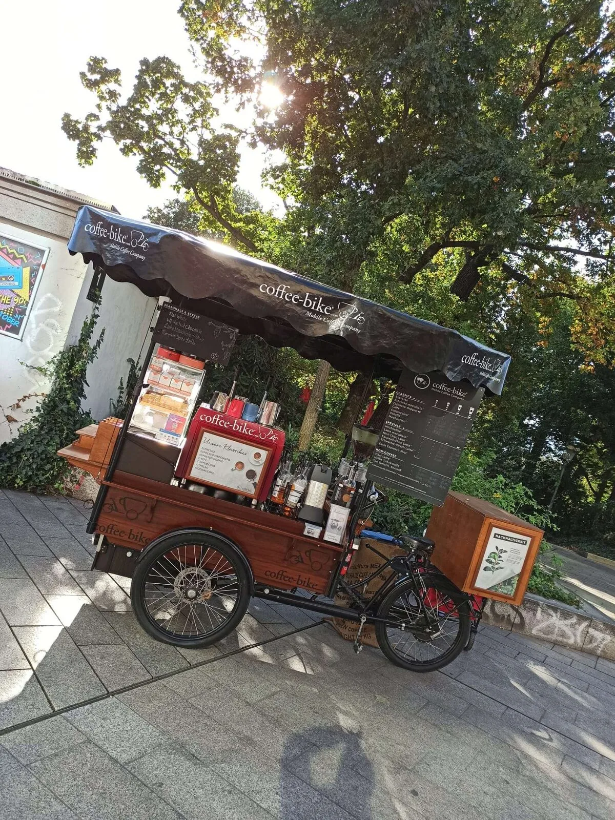 Kaffeewagen von coffee-bike im Freien an der Uni Leipzig