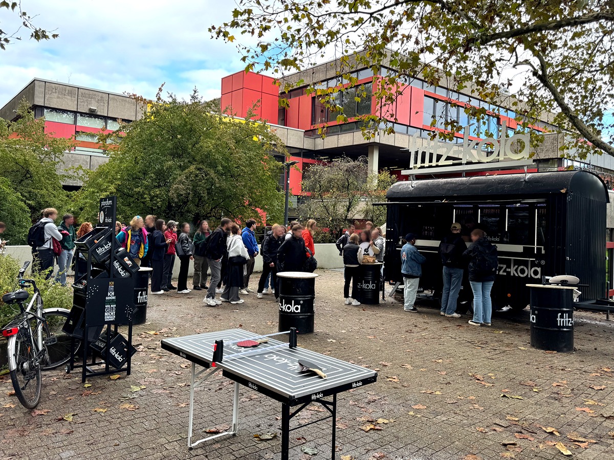 Auffallende Promotion-Aktion auf dem Campus in K&ouml;ln